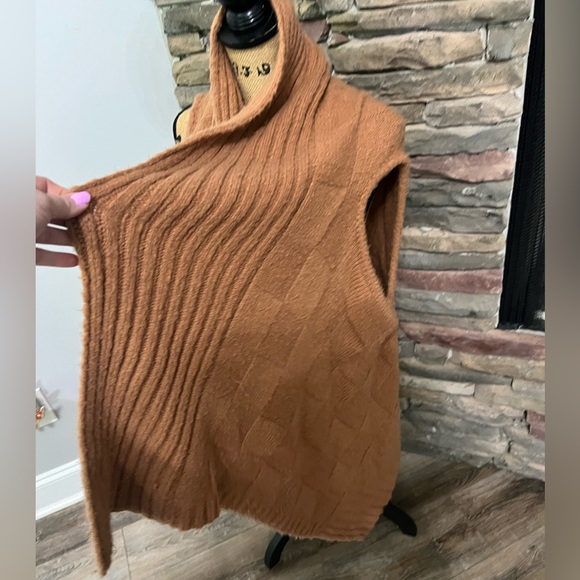 Mystree sleeveless vest - Picture 3 of 10